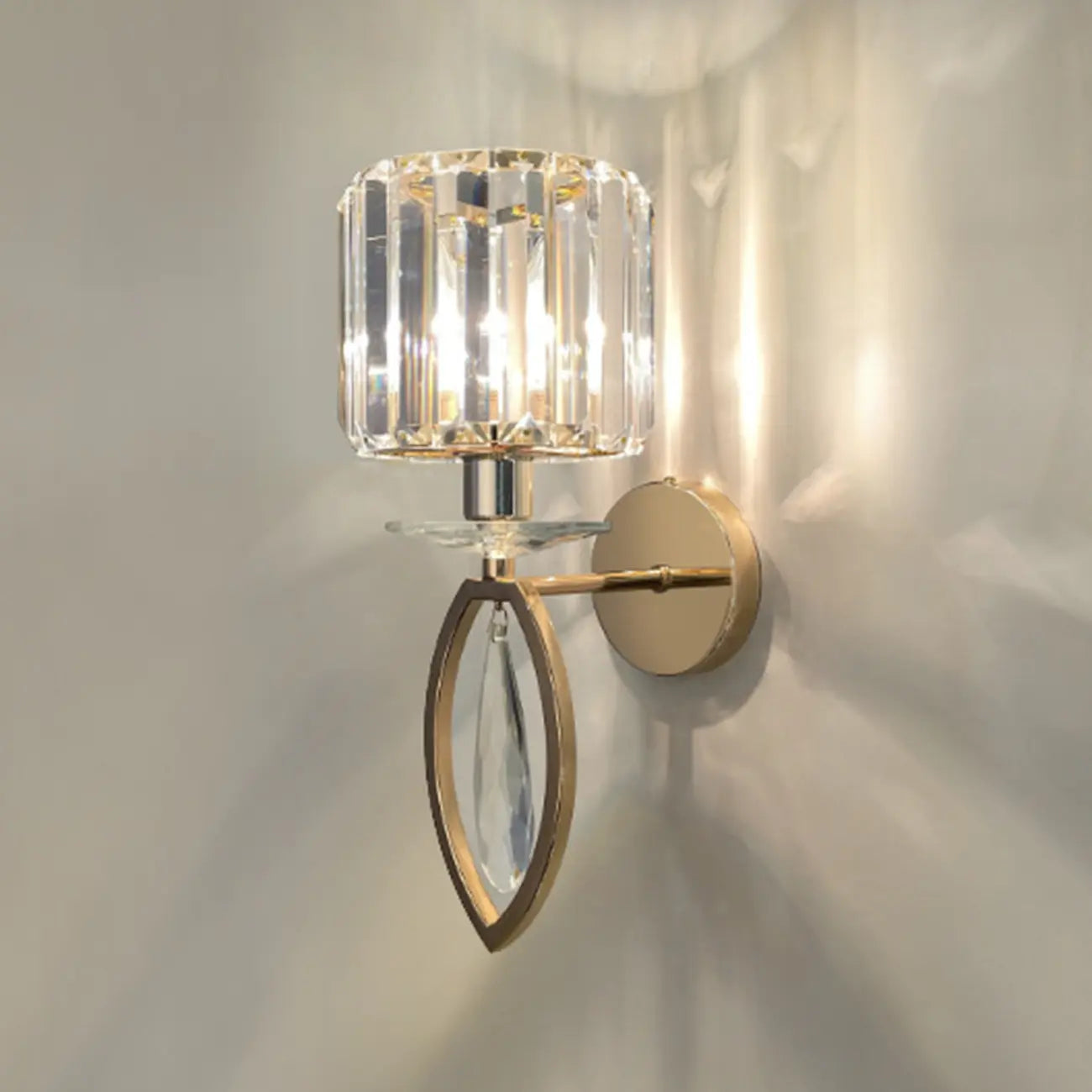 Elegant Crystal Smooth Gilded Metal Wall Sconce