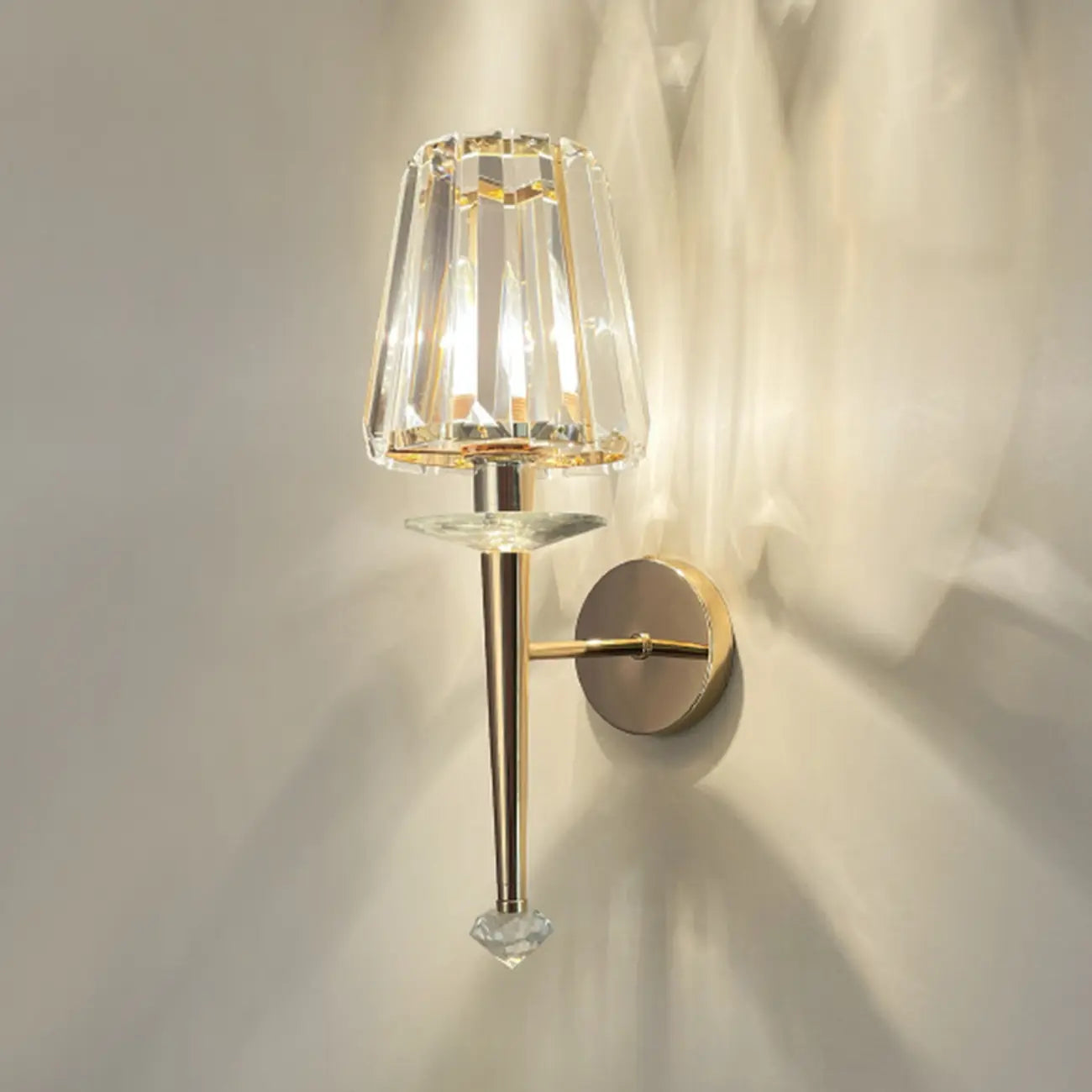 Elegant Crystal Smooth Gilded Metal Wall Sconce