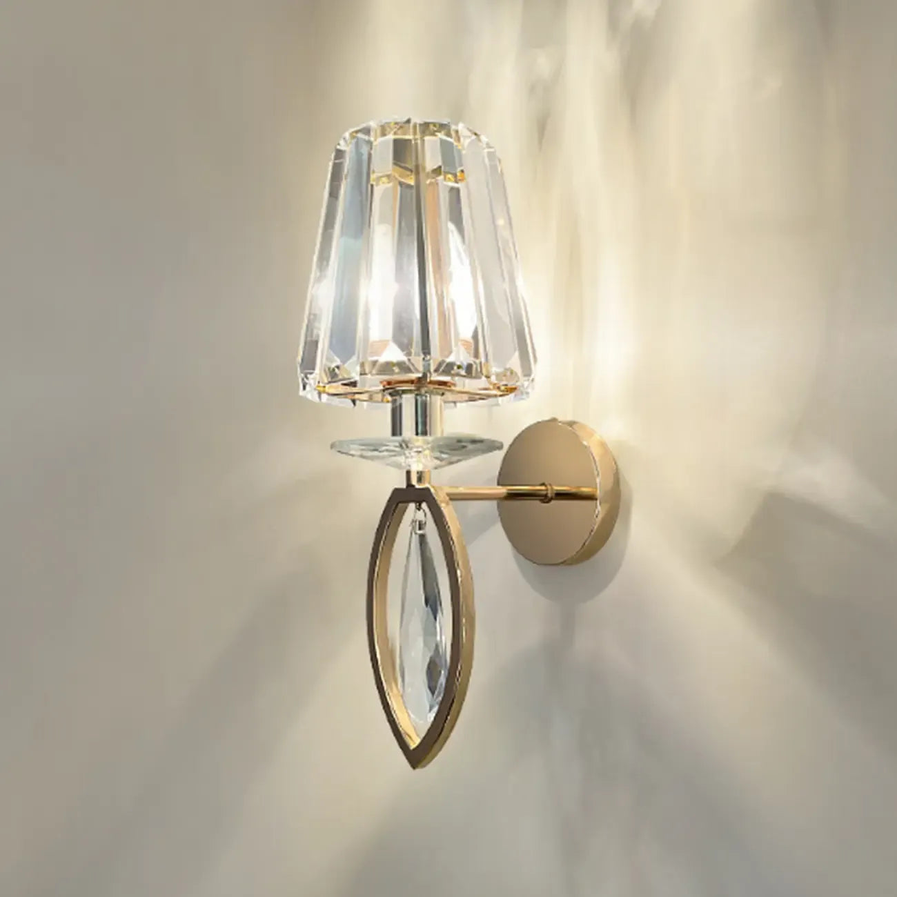 Elegant Crystal Smooth Gilded Metal Wall Sconce
