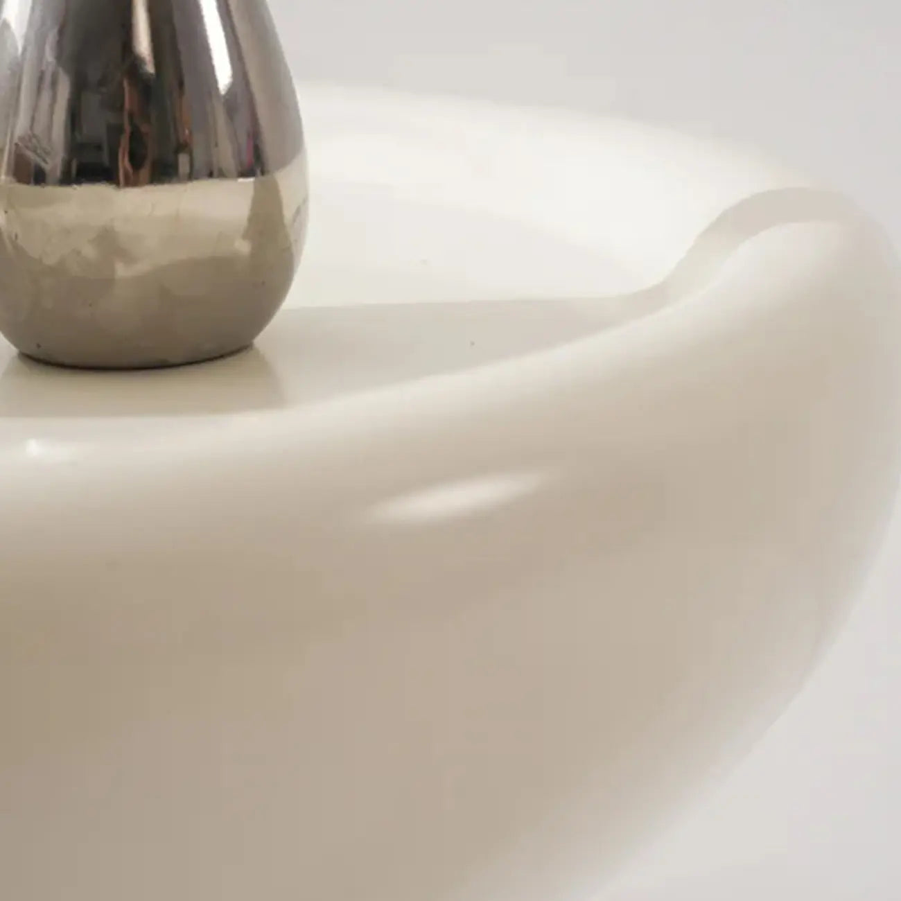 Minimalist Fiberglass Round End Table for Living Room